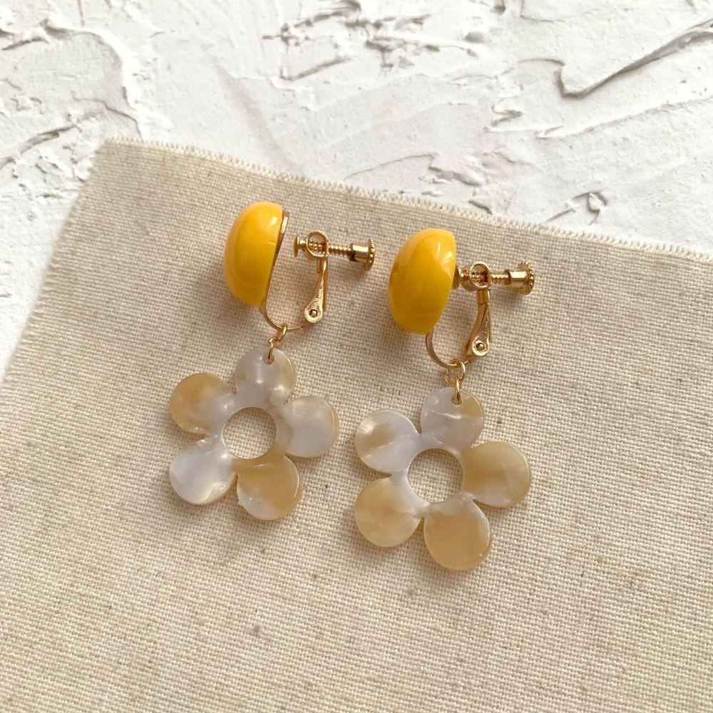 BACK2LIFE Khuyên Tai Kẹp Vành Hình Bông Hoa Mini Dễ Thương Cho Nữ