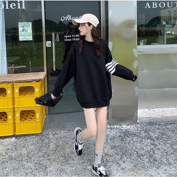Áo Sweater nam nữ form rộng dáng Unisex Thom Brow.ne 015 chất liệu len bông thiết kế tay áo kẻ 4 sọc cao cấp