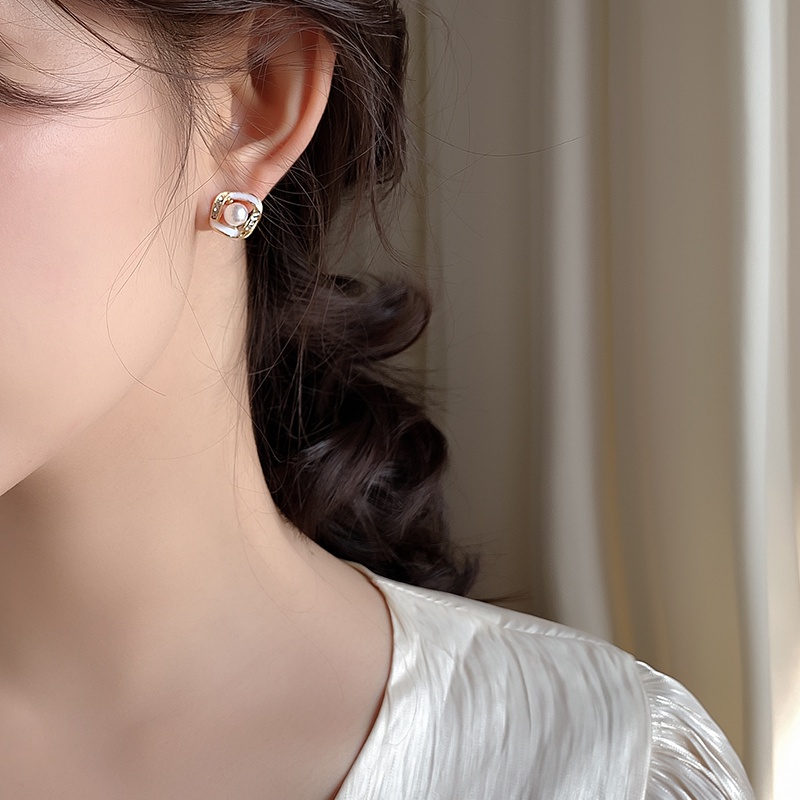 Bông tai ngọc trai kiểu dáng đơn giản cho nữ