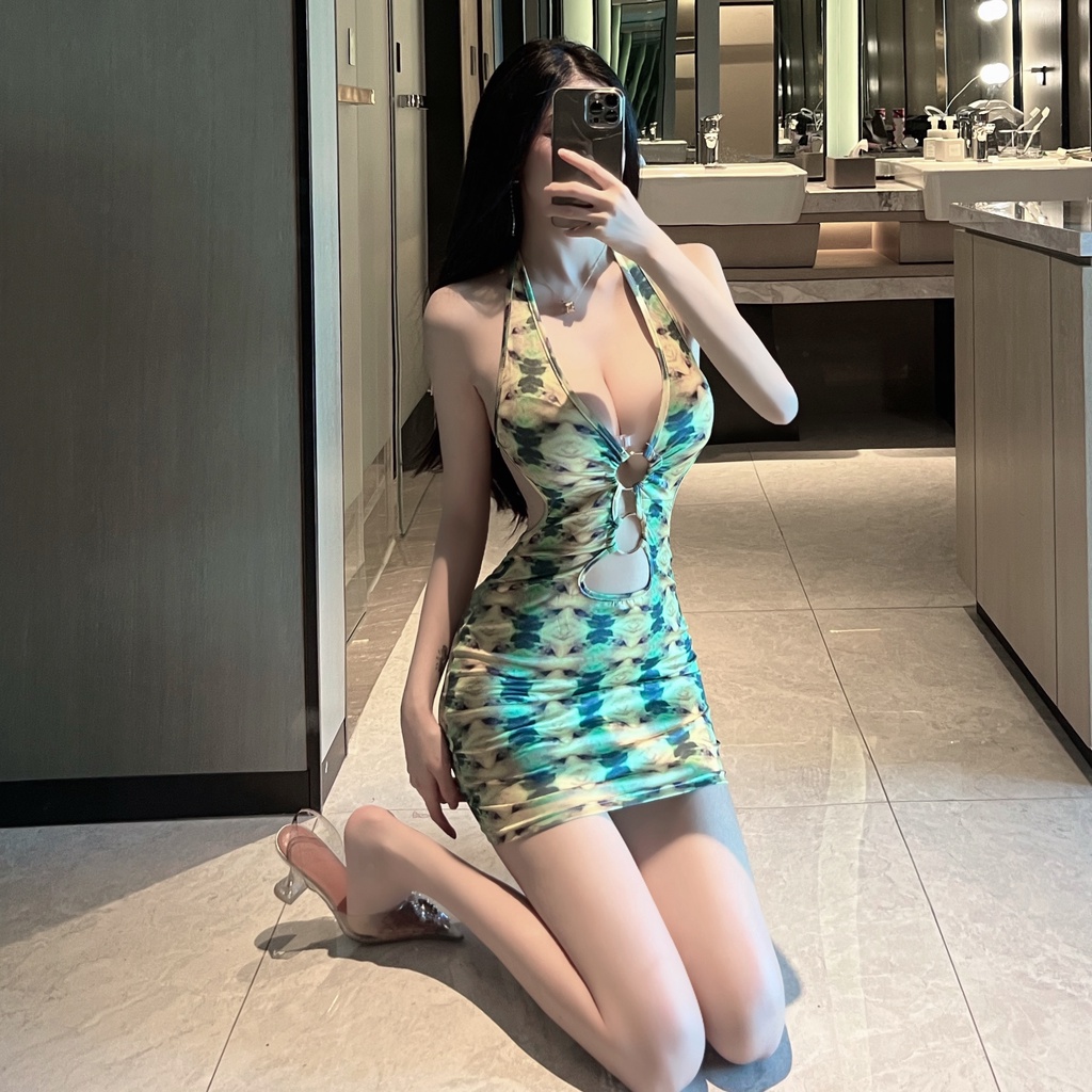 Đầm Ôm Body Khoét Cổ Sâu Quyến Rũ