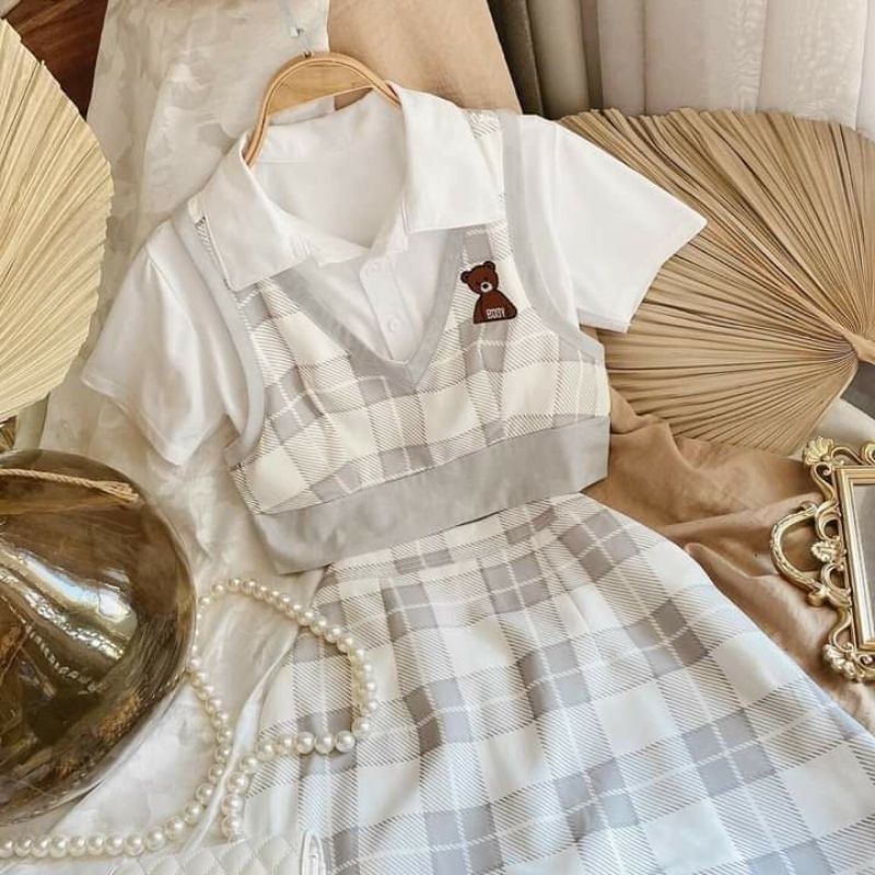 Áo sơ mi phối cùng bộ gille chân váy họa tiết caro chuẩn style Hàn Quốc