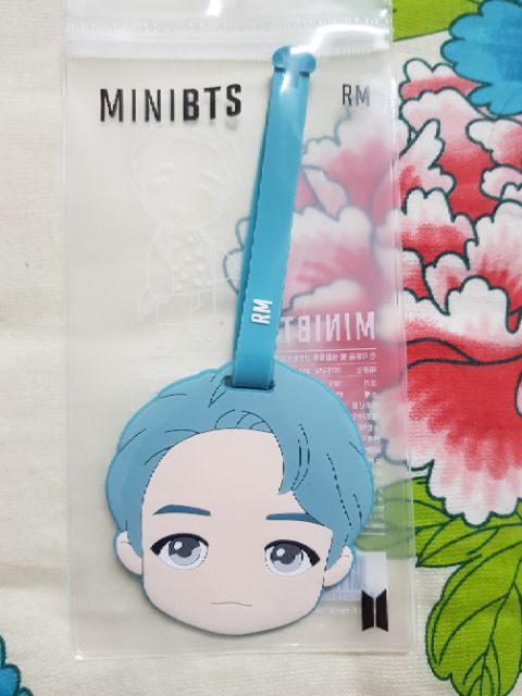 Thẻ tên gắn vali BTS luggage tag House of BTS pop up store chính hãng