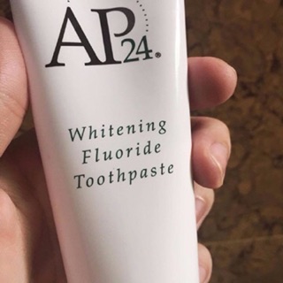Kem đánh trắng răng AP24 USA