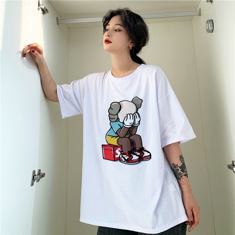 Áo thun bigsize unisex dáng rộng tay lỡ nữ búp bê KAWs 2 màu chất đẹp Có Big Size - áo phông 360 form rộng đen trắng QC