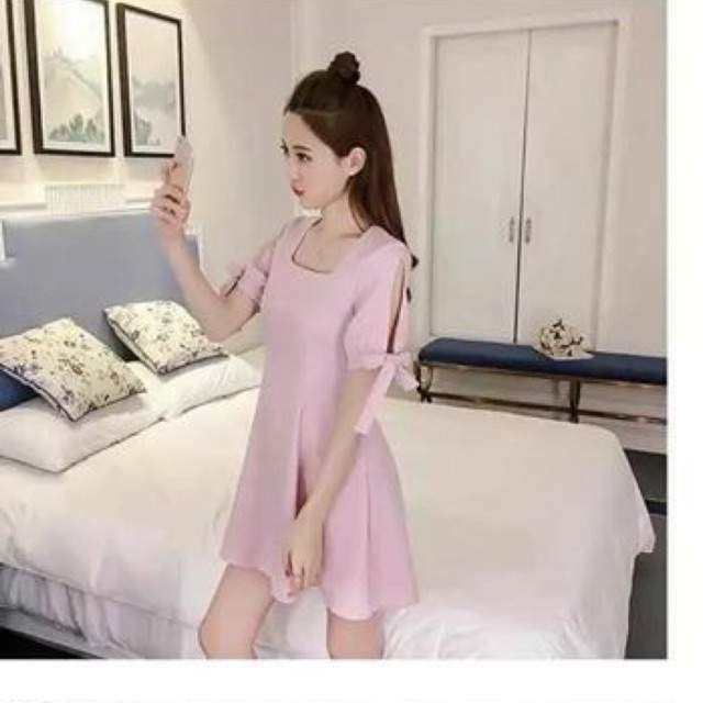Đầm thiết kế nơ tay