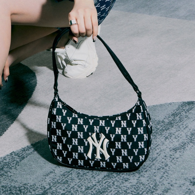 MLB VietNam Túi MLBxAespa Monogram Jacquard Hobo Bag New York Yankees 3ABQS012N-50BKS Chính Hãng