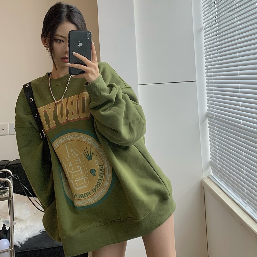 Áo sweatshirt cổ lọ dày dặn màu xanh lá đậm | BigBuy360 - bigbuy360.vn