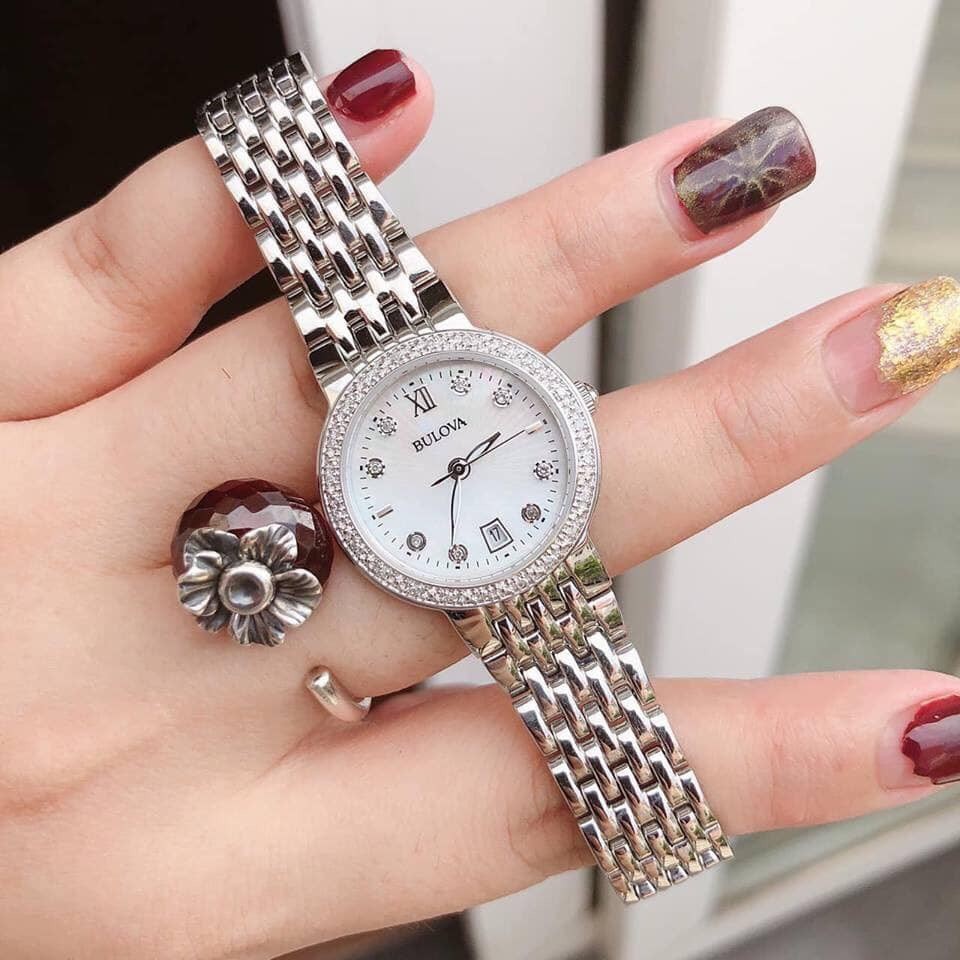 Đồng hồ nữ Bulova 96R203 viền đá điểm chỉ giờ đính vụn kim cương