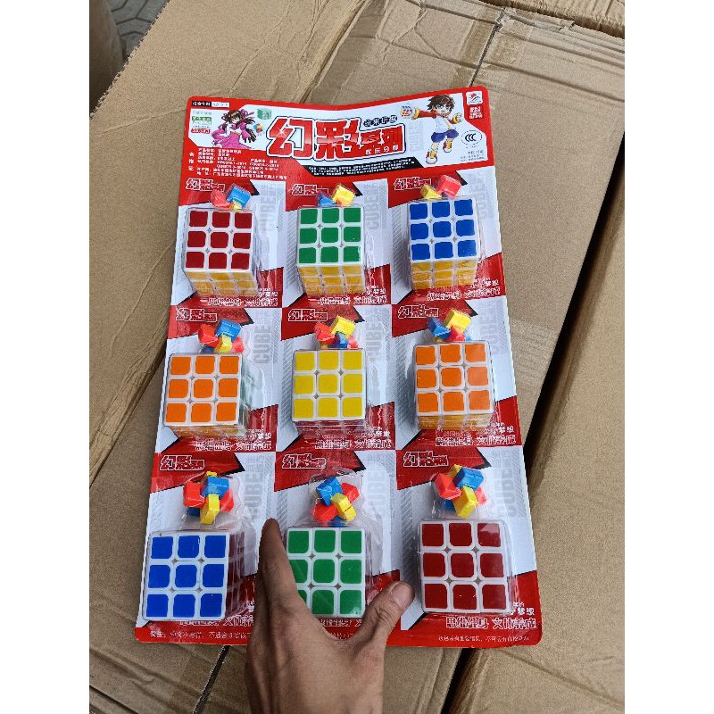 sỉ vỉ 9 chiếc RUBIK tặng kèm 9 chiếc đồ chơi