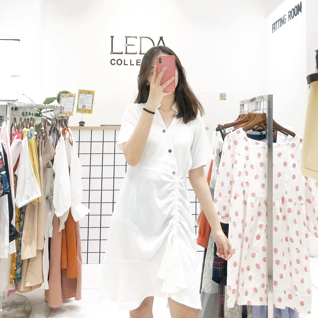 Đầm trắng cổ V nút xéo