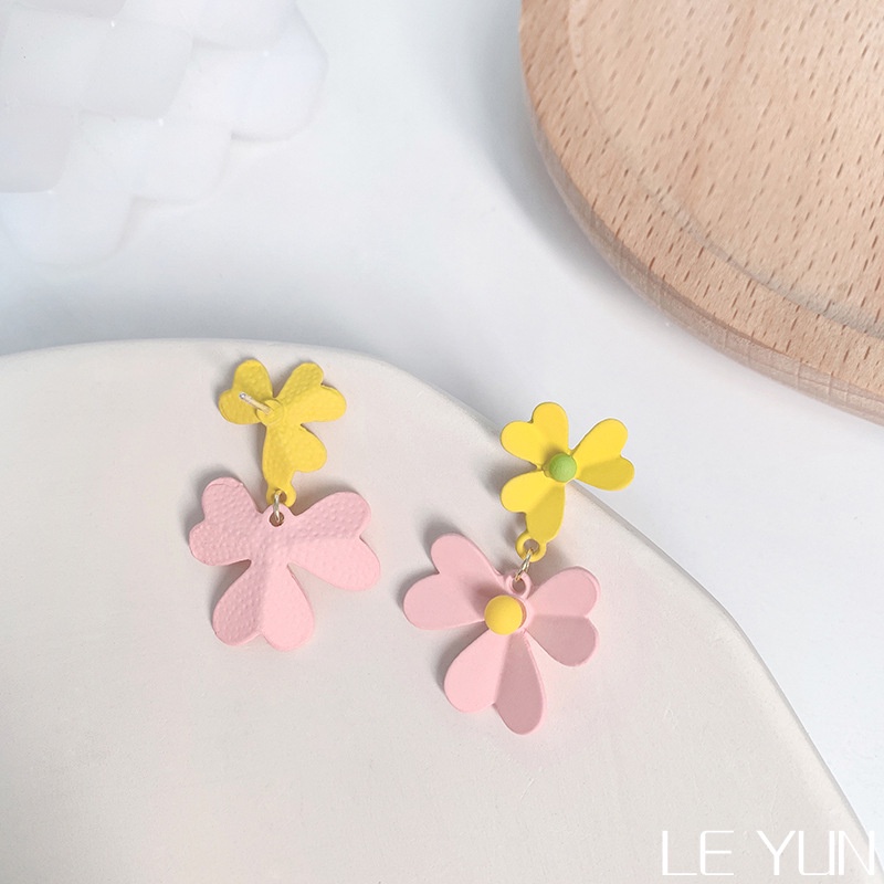 Khuyên tai PINKDUDU PD708 hợp kim hình hoa màu tương phản phong cách ngọt ngào cho nữ