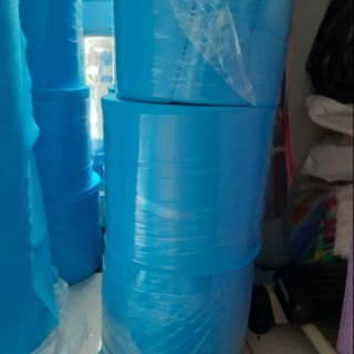 Cuộn vải không dệt may kt y tế= 136 m màu xanh,khổ vải 17cm