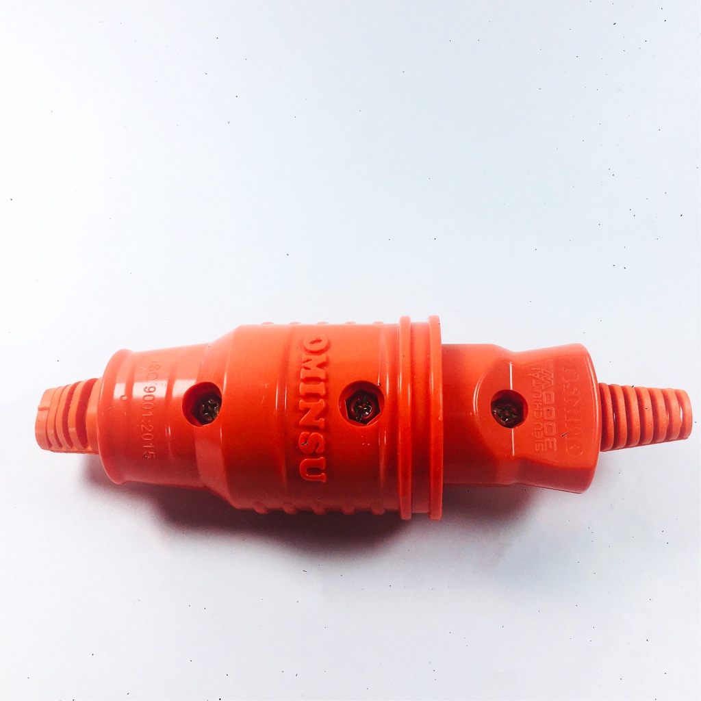 Phích cắm công nghiệp thương hiệu OMINSU chịu tải đến 3000W