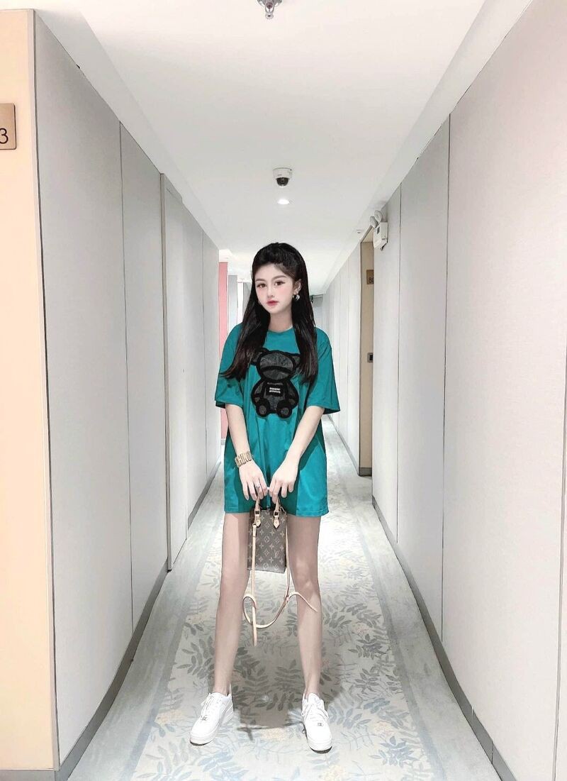 Áo phông gấu lông thêu fom rộng cá tính