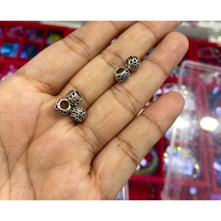Charm chặn tròn bạc họa tiết