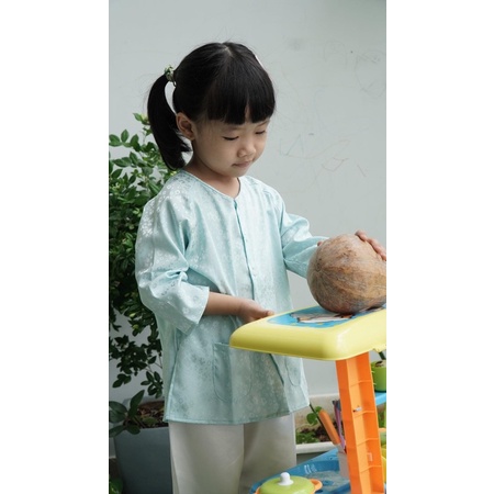 Bà Ba Gấm Hoa Bé Gái