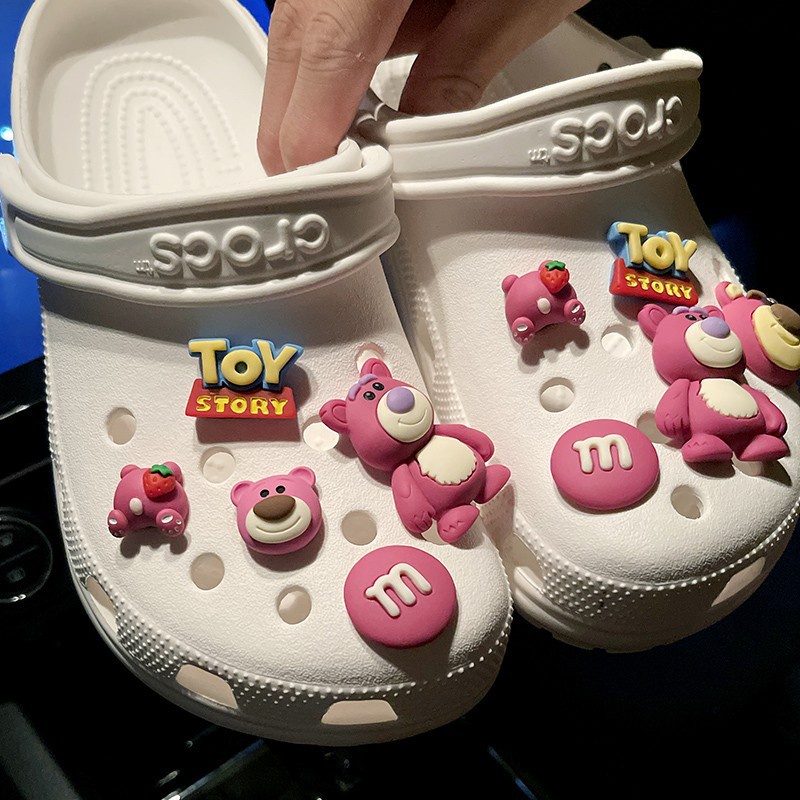 Bộ gấu dâu phụ kiện dép Crocs charm DIY khóa giày crocs jibbitz Nhựa trang sức Phụ kiện trang trí giày crocs nút trang trí giày trẻ em Dép Sandal Đồ trang sức Quà tặng sáng tạo món quà đặc biệt