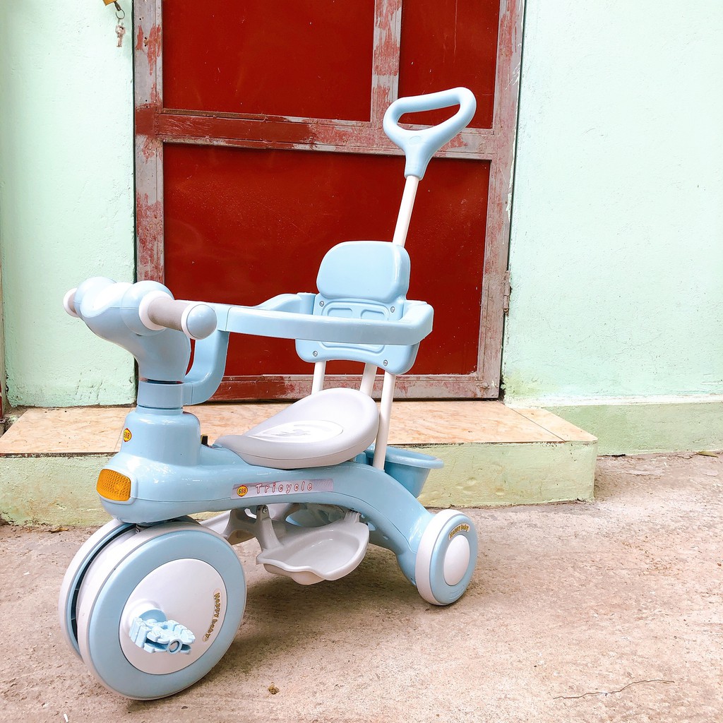 Xe 3 bánh kiêm xe chòi chân cho bé từ 1 đến 5 tuổi, có nhạc và đèn LED, có cán đẩy, mái che, đai an toàn, ghế tựa lưng