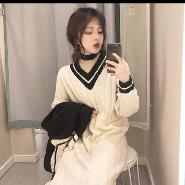 Váy len cổ tim