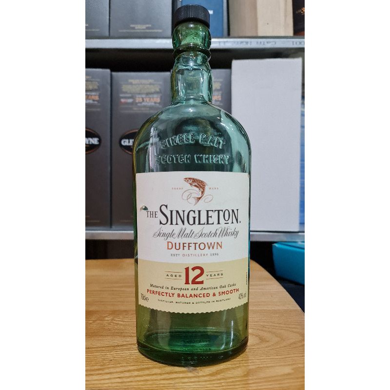 Vỏ chai rượu ngoại The Singleton 12 dùng trang trí nhà cửa quầy bar phòng trà phòng khách.tủ kệ giá quầy hàng trang trí