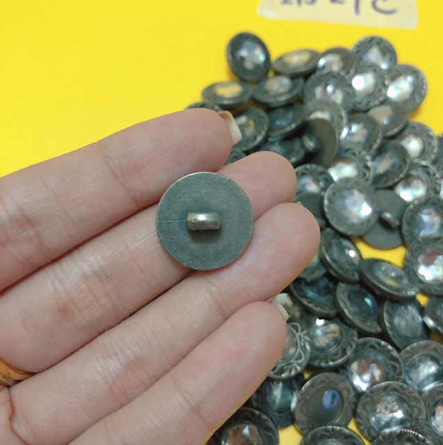 5 Nút áo , cúc áo, khuy áo hoa văn đính đá