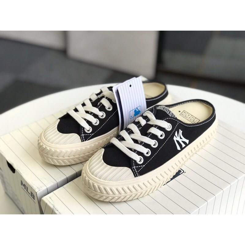 giày lười vải canvas cổ điển, sau khi tháo ra rất thuận tiện khi mang và đi, không chỉ thời trang đẹp mắt mà còn đa năng