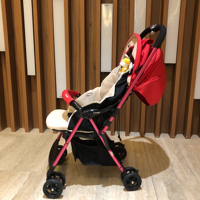 Thanh lý xe đẩy Combi well comfort cozy WT-200D. 2 chiều, xe mới 99% ko vết trầy xướt.Đệm cao cấp chống sốc cột sống&đầu
