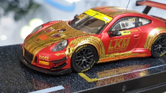 Xe Mô Hình Porsche 911 GT3 R Macau GT Cup Fia GT World Cup 2018 Earl Bamber 1:64 Tarmac Works ( Vàng đỏ )