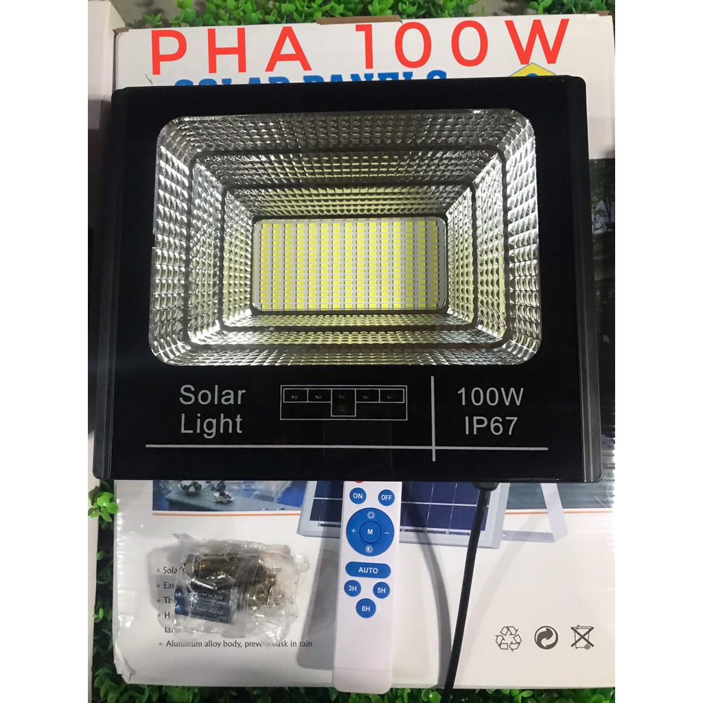 Đèn pha năng lượng mặt trời 100w báo pin mẫu mới nhất chống nước IP67 có giấy bảo hành