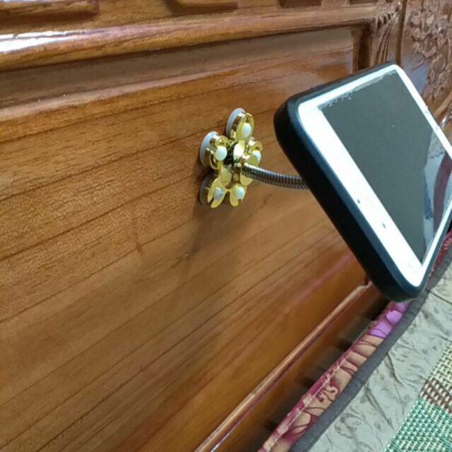 🌟SIÊU RẺ🌟 Đế hút giữ điện thoại, IPAD tiện dụng cho xe ô tô, bàn, bề mặt phẳng, thiết kế hình bông hoa cúc độc đáo | BigBuy360 - bigbuy360.vn