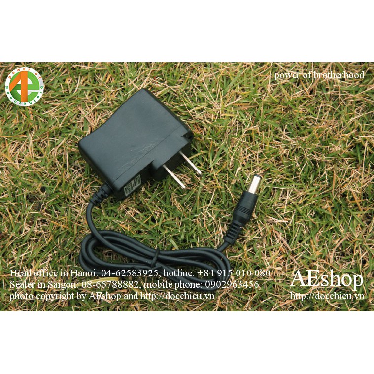 nạp pin cho đèn pha xe đạp T6, đèn pin treo đầu mỏ lỗ giắc to 5.5 mm 3.7 v - 4.2 v