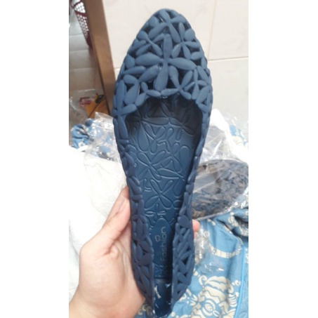 Giày nhựa đi mưa