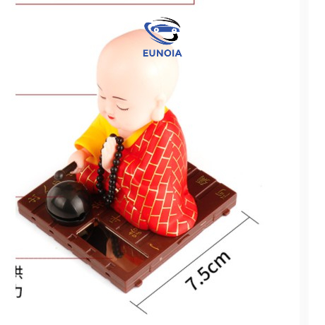 Tượng phật chú tiểu gõ mõ tụng kinh để taplo trang trí xe hơi ô tô