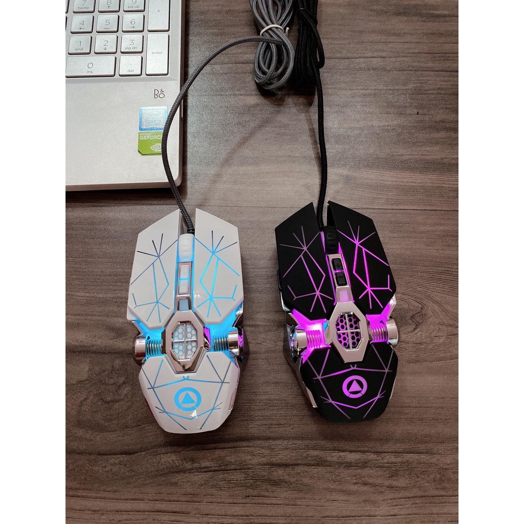 Chuột chơi game có dây G3OS với hai nút tăng giảm độ phân giải, hiệu ứng Led 7 màu, thiết kế ấn tượng