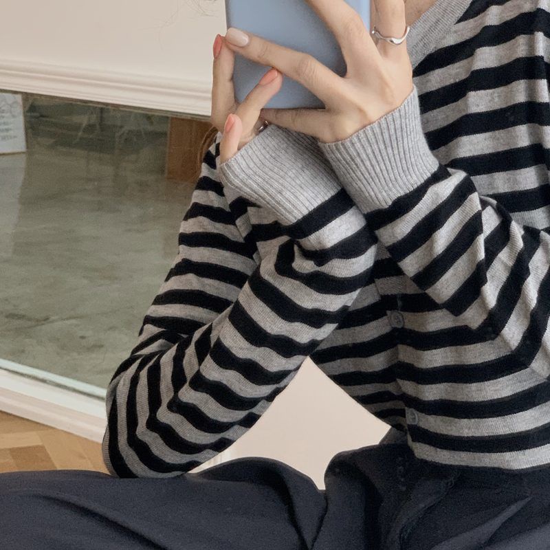 [Spot] Phiên bản Hàn Quốc của áo len chui đầu dài tay thời trang dệt kim kẻ sọc