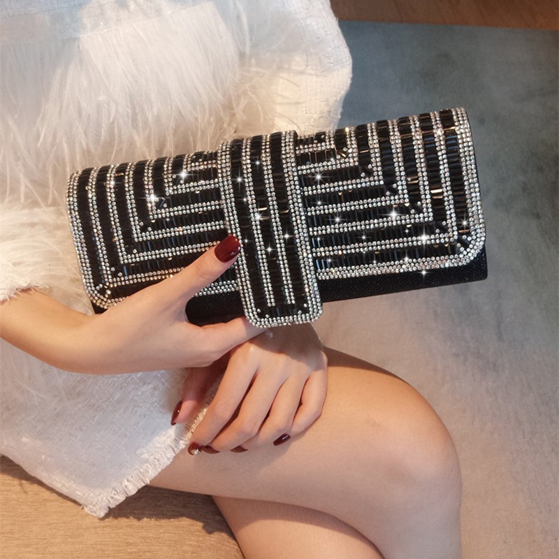 Clutch cầm tay nữ có quai đeo