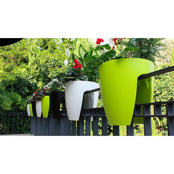 Chậu Nhựa Kẹp Ban Công Lan Can Trồng Hoa Cây Cảnh KT 29x30 Cm, Rất Tiện Lợi - Không Cần Giá Tre