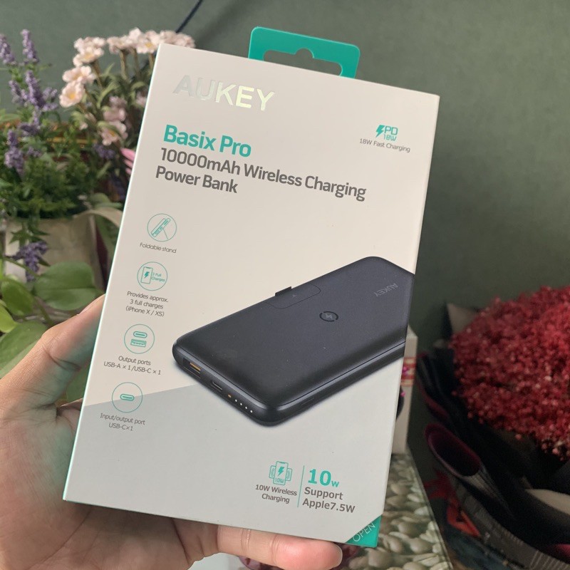 Sạc Dự Phòng Aukey PB-WL02 10.000mAh, Power Delivery 18W, QC 3.0, Không Dây Qi 10W, Tích Hợp Giá Đỡ - Hàng Chính Hãng