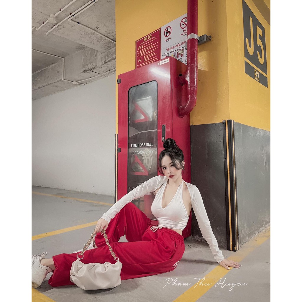 SET ÁO CROPTOP CỔ V QUYỄN RŨ KÈM QUẦN JOGGER HOT HIT