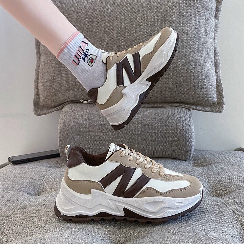 Giày thể thao nữ sneaker sườn có chữa N , đế cao êm khoá dây