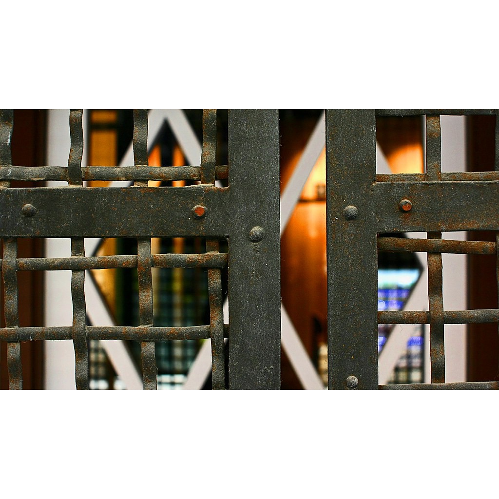 Lens Nikon Nikkor 28mm f2.8 đời AIS dùng cho máy film và máy số Nikon