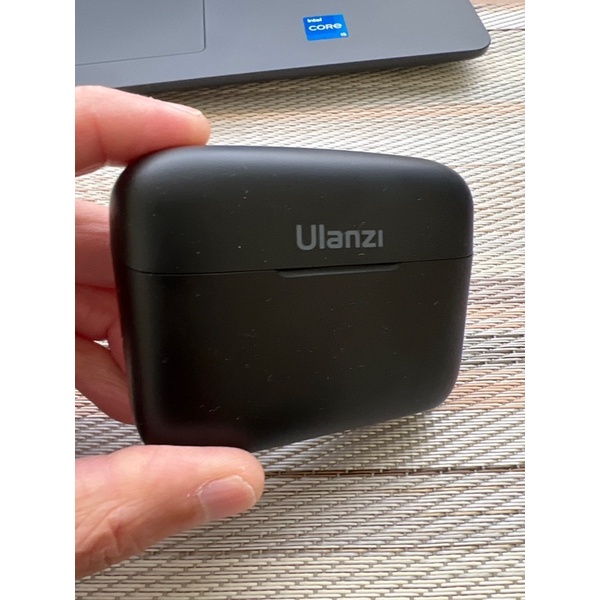 Micro thu âm không dây Ulanzi J12 (2 Phát 1 Nhận)