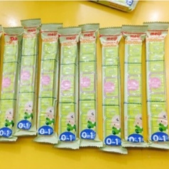 Sữa meiji thanh 0 meiji thanh 9 lẻ Nhật 27gr bổ sung Vitamin C giúp tăng cường hấp thu sắt.  - 𝐁𝐢 𝐌𝐚𝐫𝐭