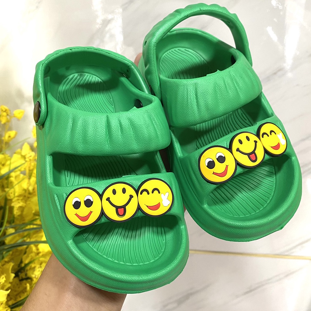 Dép cho bé trai, bé gái chất liệu EVA nhẹ mềm êm chân kèm Sticker, dép quai hậu cho bé trai, bé gái để đi chơi đi học