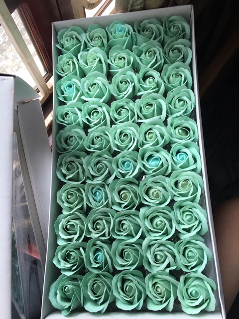 Sỉ Hộp 50 bông hoa sáp loại đẹp.