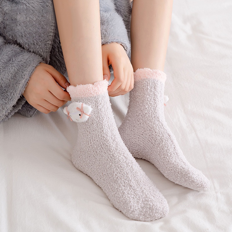 Vớ ngủ bằng vải bông san hô dày mềm mại chống trượt giữ ấm mùa thu đông họa tiết hoạt hình dễ thương cho nữ
