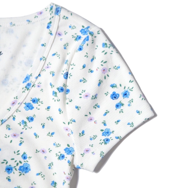 Áo cổ V hoa nhí Ae - Floral Button-Front Cropped Shrunken Tee • Storenyy