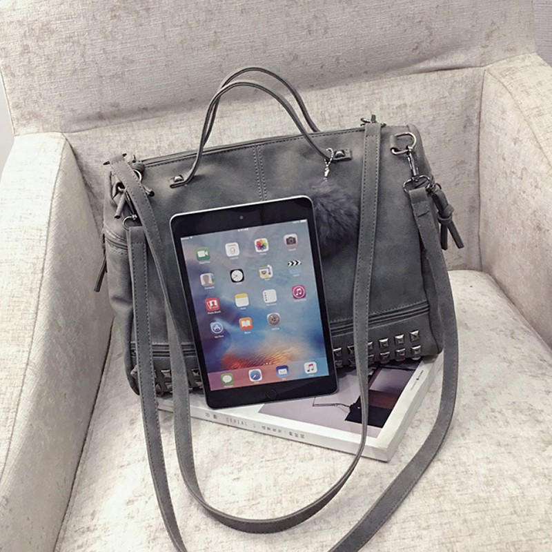 Túi xách nữ cục bông 3936 chất da lộn đính đinh tán có dây đeo chéo Bán lẻ giá sỉ