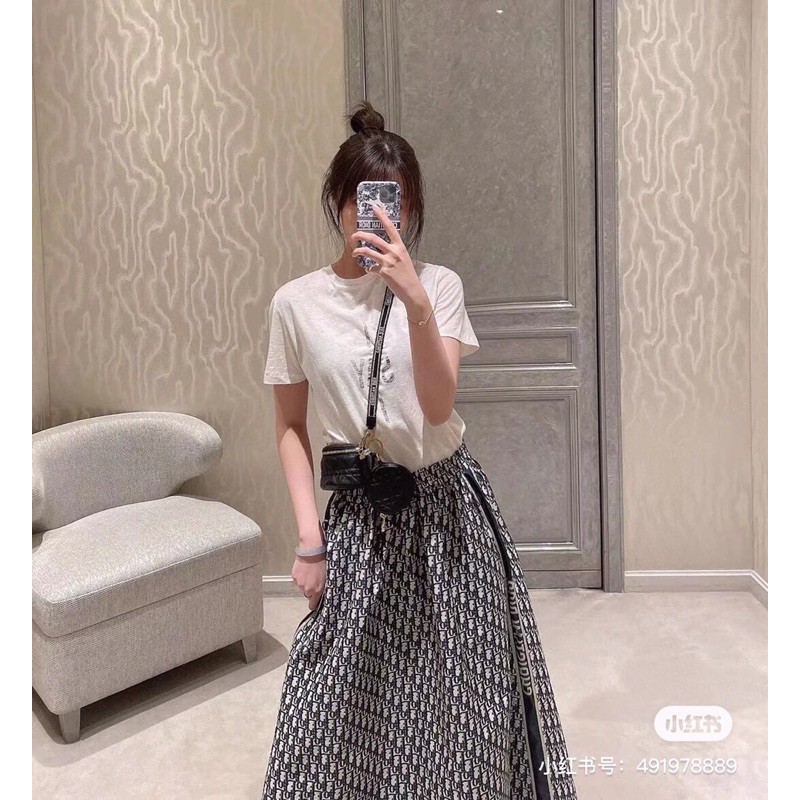 Chân váy dài Dior CD in full logo thương hiệu thiết kế cạp chun có khóa kéo bên hông