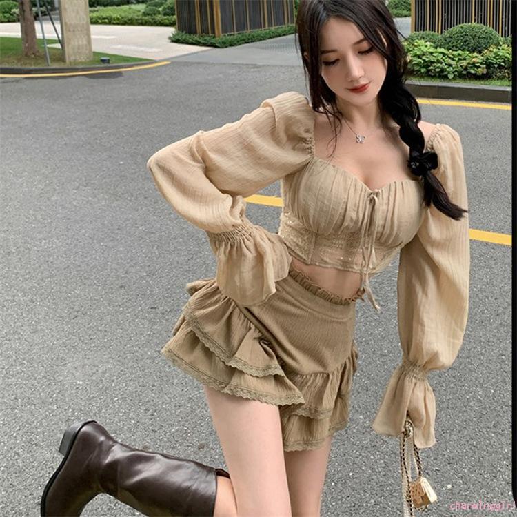 Áo croptop tay dài màu sắc độc đáo dành cho bạn nữ